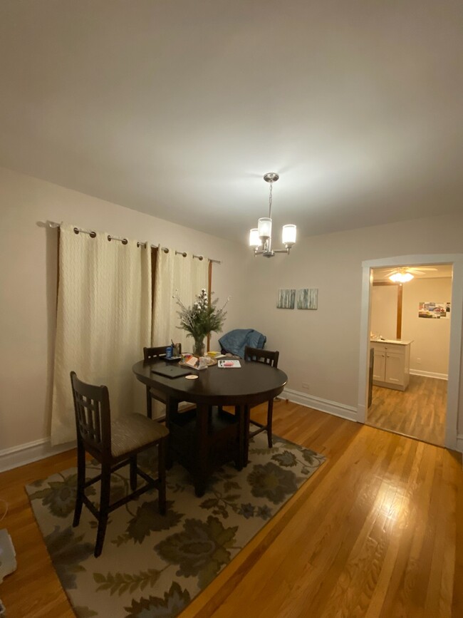 Photo - 5511 W Farragut Ave Apartments Unit 2