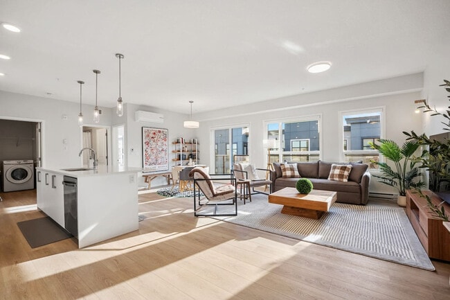 Building Photo - 220 Seton Grove SE