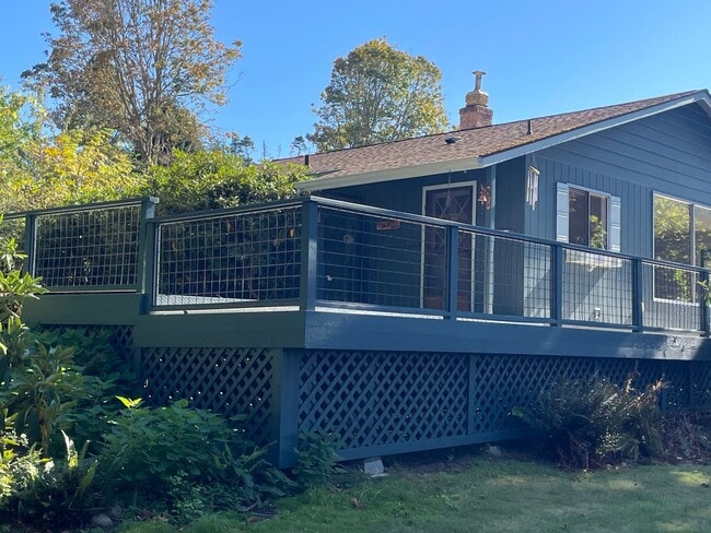 Photo - "The Bluff House on Admiralty Way"