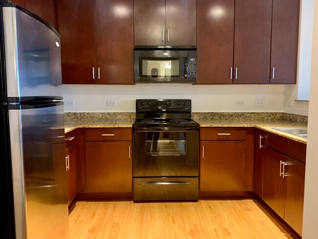 Photo - 739 S Clark St