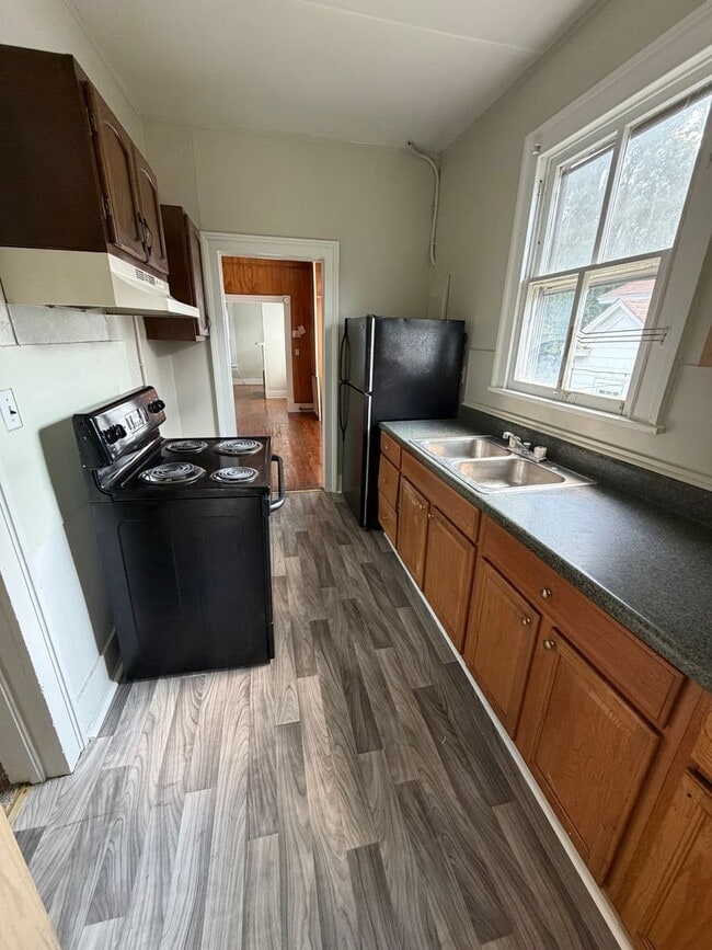 Photo - 707 Windsor Ave