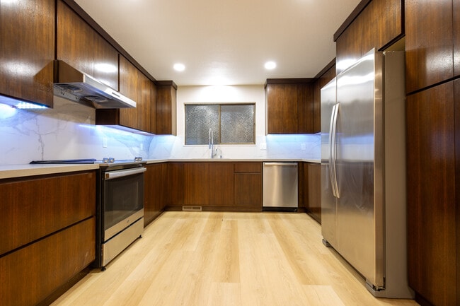 Photo - 3320 Judah St