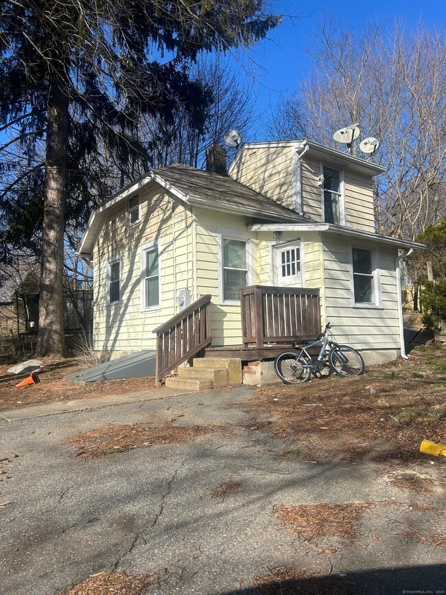 Building Photo - 8 Vivian St Rental