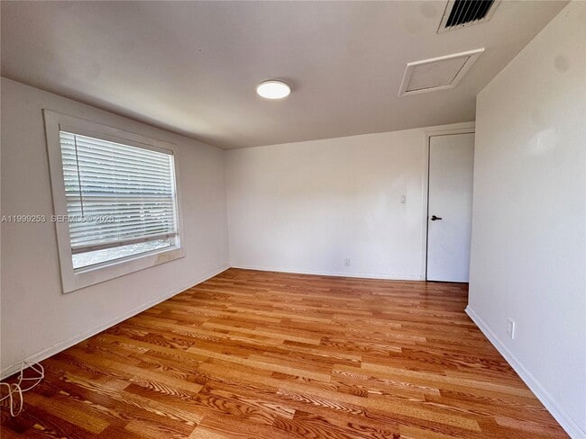 Building Photo - 719 Glenn Pkwy Unit 2