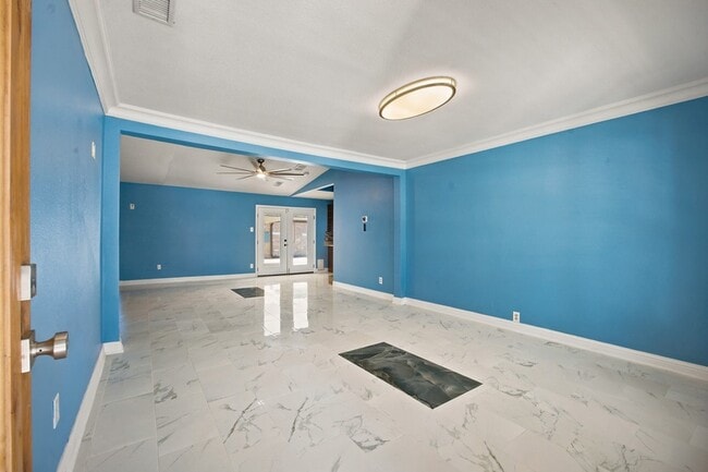 Photo - 2016 Knollwood Ln