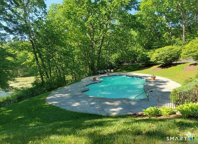 Building Photo - 22 North Lake Dr Unit APT D1