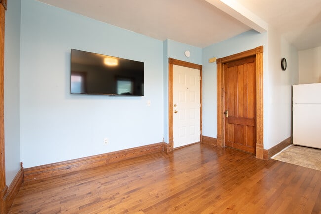 Photo - 129 Green St