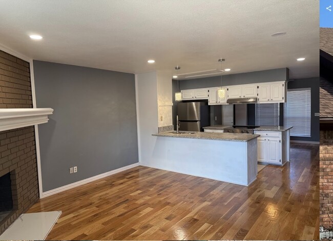 Photo - 520 Post Oak Ln Townhome