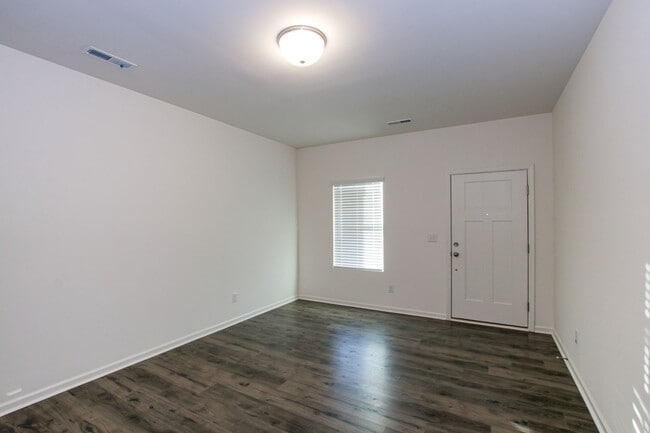 Photo - BEAUTIFUL 3BD/2.5BTH Townhome - Belmont - JULY MOVE IN