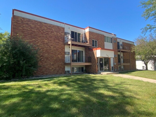 Brooks Manor - Brooks Manor Apartments
