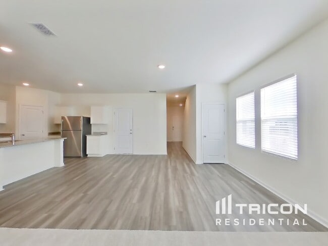 Photo - 1066 Large Poppy Dr