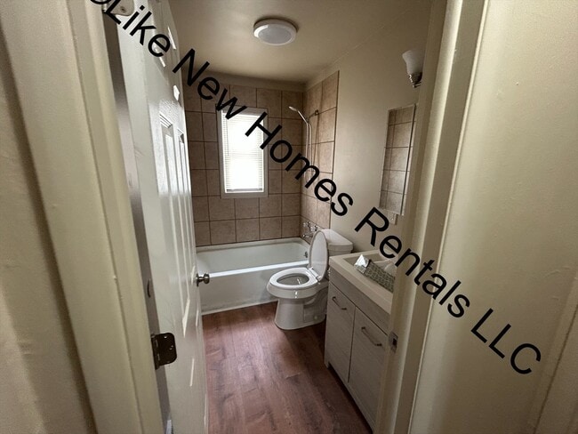 Photo - 4042 Otto St