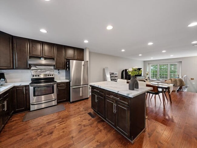 Photo - 1337 Templeton Pl