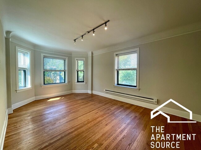 Photo - 2317 N Rockwell St Unit 2