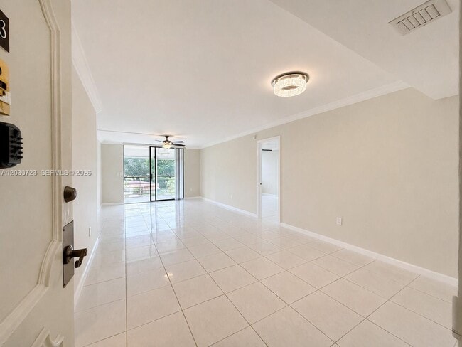 Building Photo - 1300 St Charles Pl Unit 303