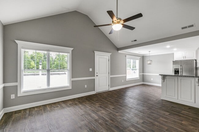 Photo - 2705 Buckingham Rd NW