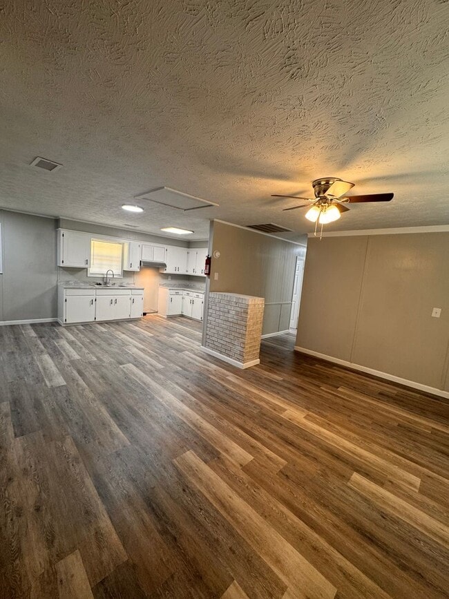 Photo - 140 Lake Dr
