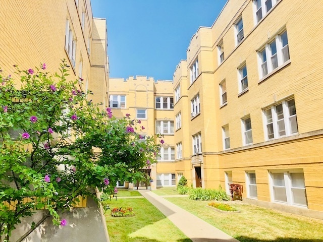 Building Photo - 4412 N St Louis Ave Unit 3A