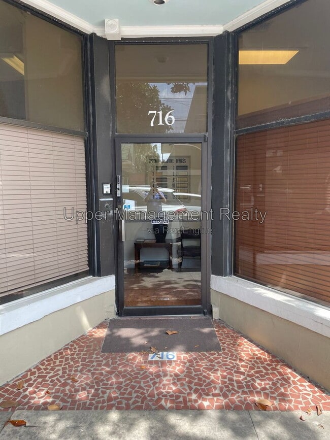 Building Photo - 716 Adams St Unit 07