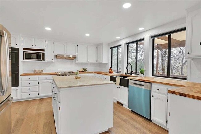 Photo - Large 4-bedroom Remodeled home in Lake Wildwood, Penn Valley, CA 95946