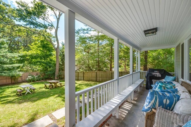 Photo - 40 Missapogue Ct