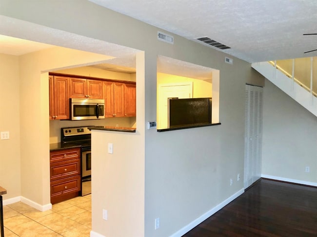 Photo - 16 Stardust Ct