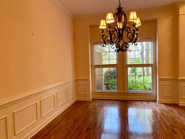 Photo - AMAZING Luxurious Residence, Near Educatio...