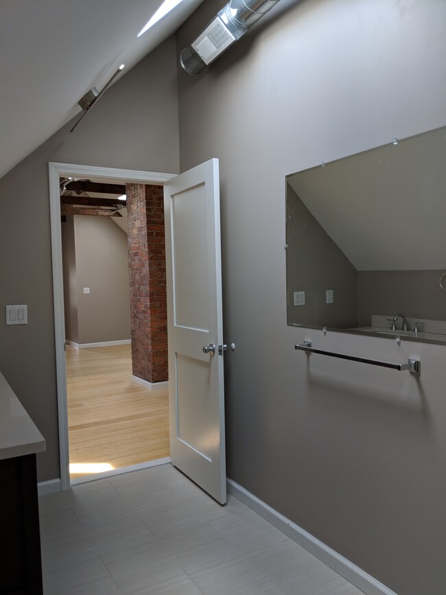 Photo - 4836 Commonwealth St