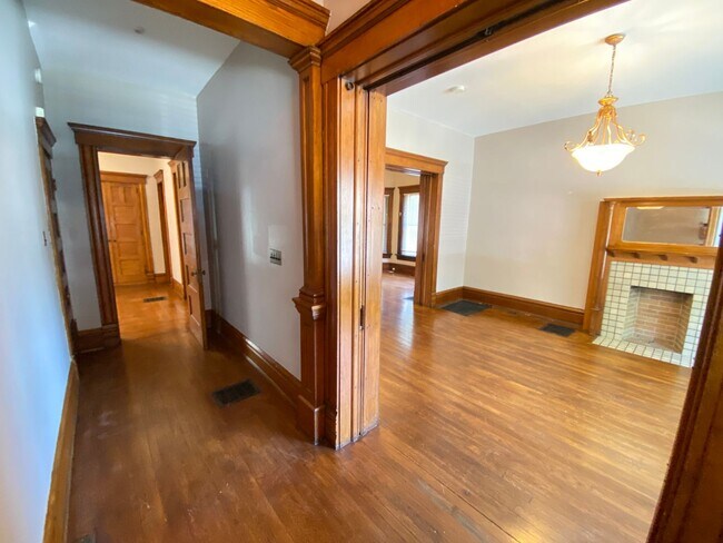 Photo - King Ave 59-61 CR Unidad 61