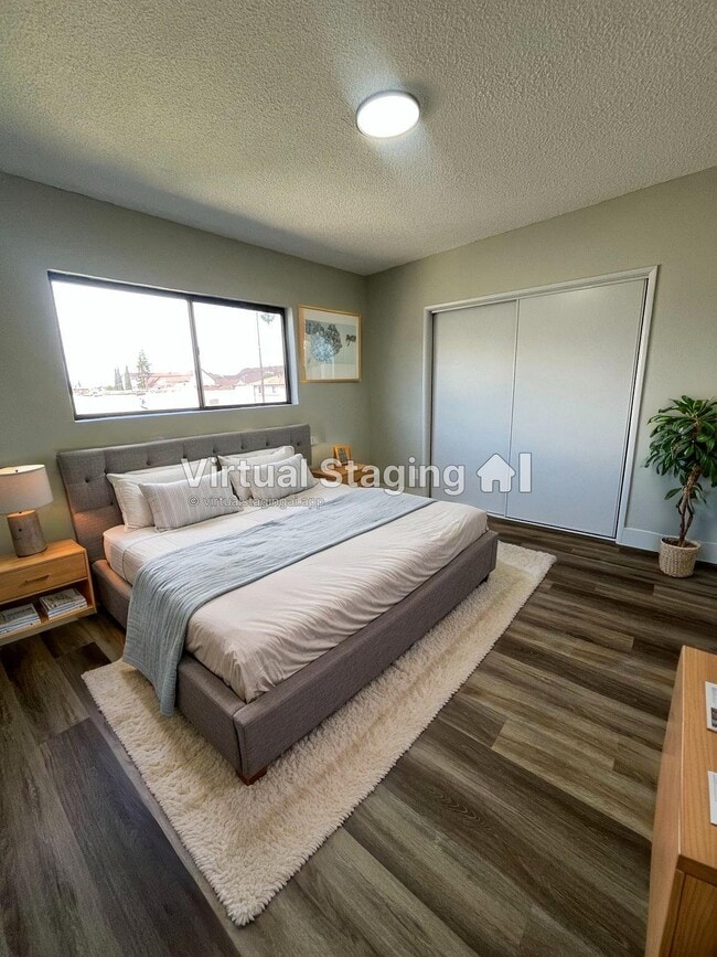 Photo - 8029 S Hoover St Unidad 17