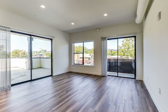 Building Photo - 950 Lofts