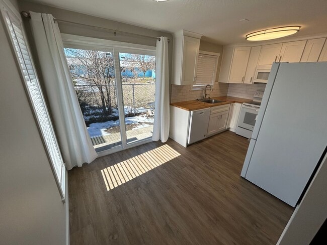 Photo - 323 E Wabash Ave Unit 323