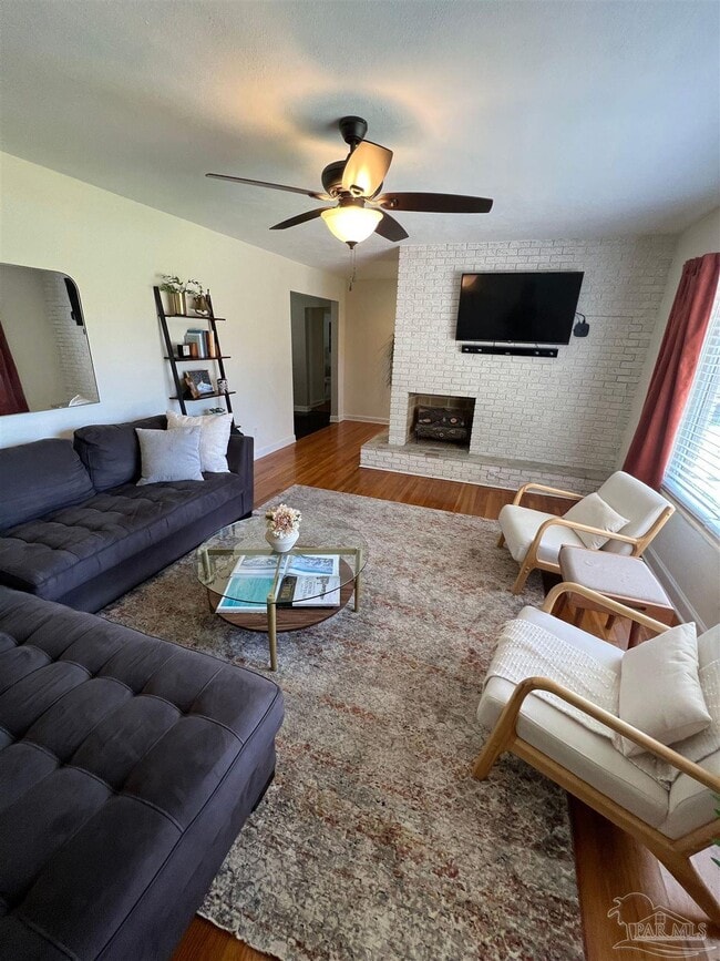 Photo - 320 Gamarra Rd