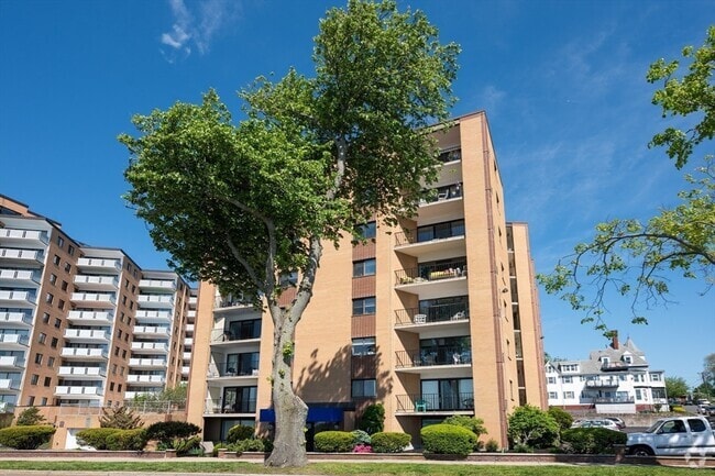 Building Photo - 295 Lynn Shore Dr Unit 705 Rental