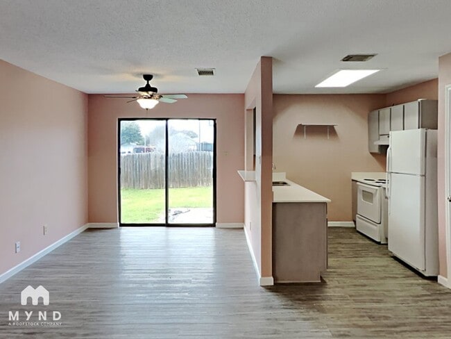 Photo - 7009 Blossom Creek