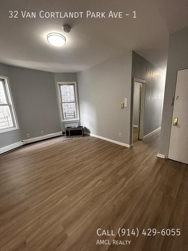 Photo - 32 Van Cortlandt Park Ave Unidad 1