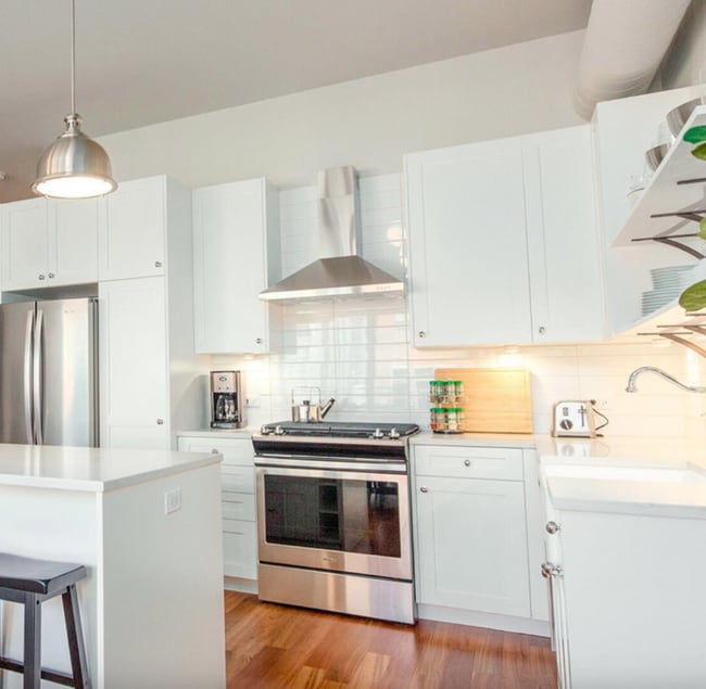 Building Photo - 688 N La Salle Dr Rental