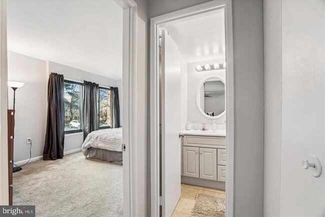 Photo - 15603 Dorset Rd Unit 17