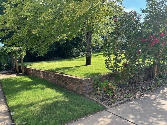 Photo - 2100 S 70th St