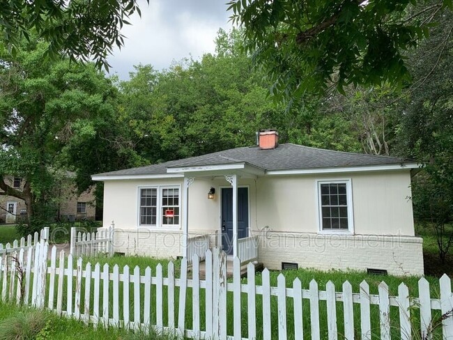 Photo - 711 Locust St