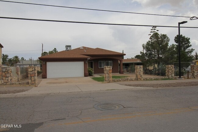 Photo - 456 Passmore Rd