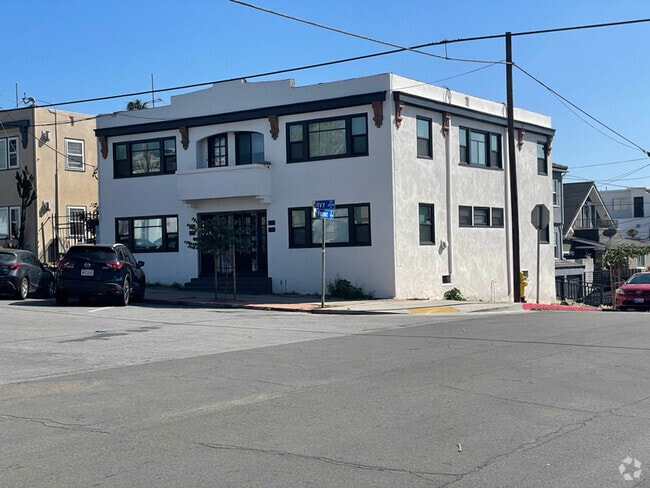 Building Photo - 141-147 W Ivy St Unit 145 Rental