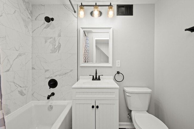 Photo - Beautiful 3 Bedroom home in South side available April 15!