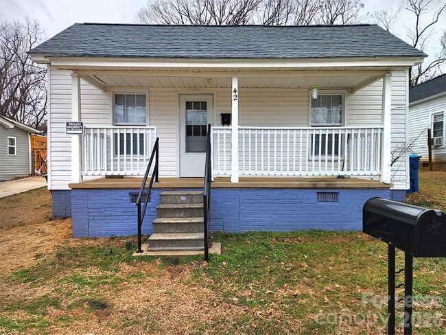 Building Photo - 42 N Cedar St