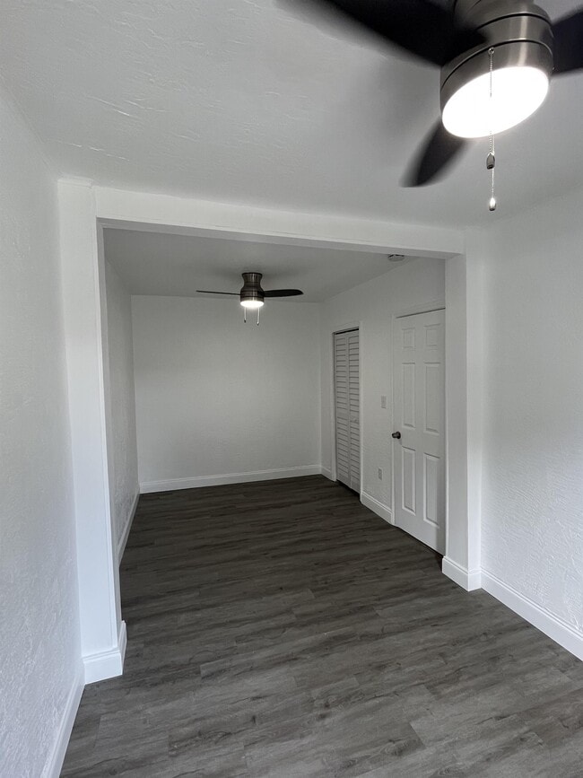 Photo - 615 Dora St