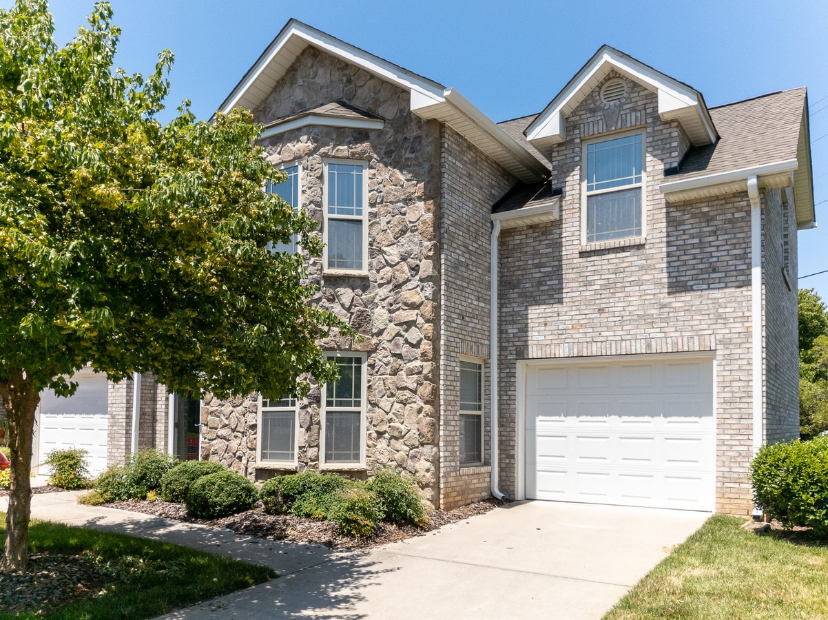 Photo - 27 Four Farms Cir Townhome