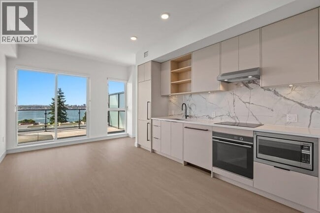 422 E 3rd St Unit 655