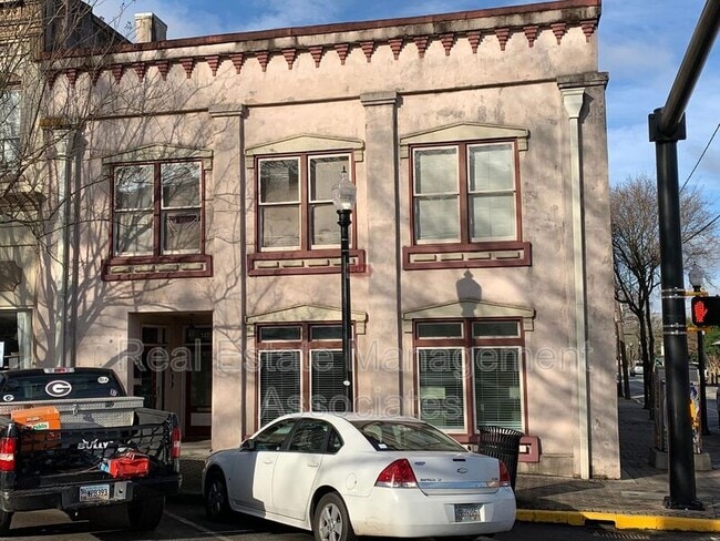 Building Photo - 137 N Hill St Rental