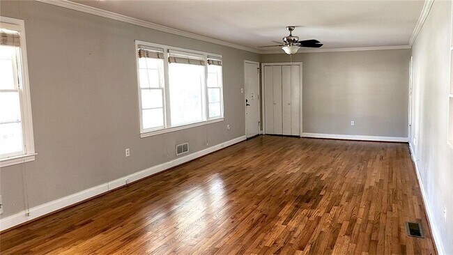 Photo - 3022 Templewood Dr NE