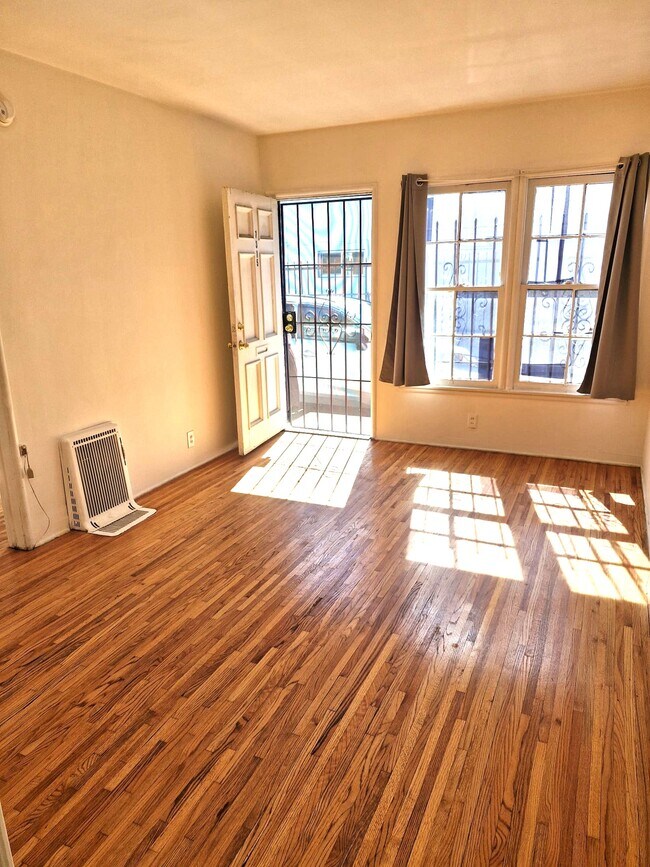 Photo - 7315 Willoughby Ave